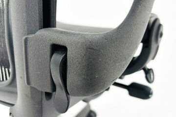 ハーマンミラー アーロンチェア 中古 Bサイズ スタンダード 可動肘 ランバー無 Herman Miller Aeron Chairs 中古オフィス家具 メッシュの画像