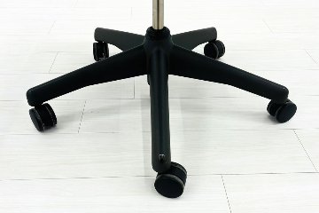 ハーマンミラー アーロンチェア 中古 Bサイズ スタンダード 可動肘 ランバー無 Herman Miller Aeron Chairs 中古オフィス家具 メッシュの画像