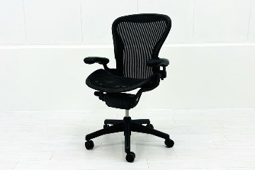 ハーマンミラー アーロンチェア 中古 Bサイズ スタンダード 可動肘 ランバー無 Herman Miller Aeron Chairs 中古オフィス家具 メッシュの画像
