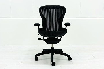 ハーマンミラー アーロンチェア 中古 Bサイズ スタンダード 可動肘 ランバー無 Herman Miller Aeron Chairs 中古オフィス家具 メッシュの画像