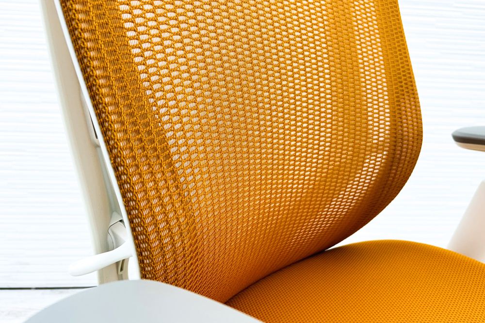 オカムラ シルフィーチェア 中古 2017年製 ハイバック 可動肘 Sylphy 中古オフィス家具 C686XW オレンジの画像