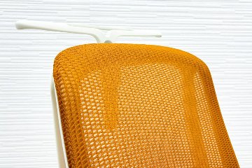 オカムラ シルフィーチェア 中古 2017年製 ハイバック 可動肘 Sylphy 中古オフィス家具 C686XW オレンジの画像