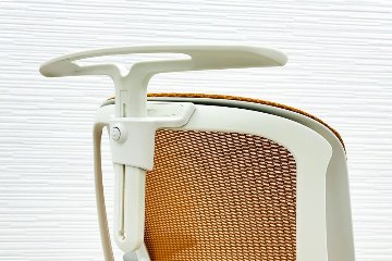オカムラ シルフィーチェア 中古 2017年製 ハイバック 可動肘 Sylphy 中古オフィス家具 C686XW オレンジの画像