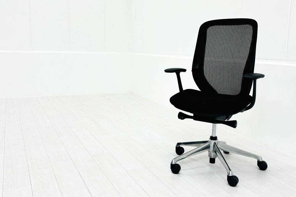 オカムラ シルフィーチェア 中古 ハイバック 固定肘 OKAMURA Sylphy 中古オフィス家具 ブラックの画像