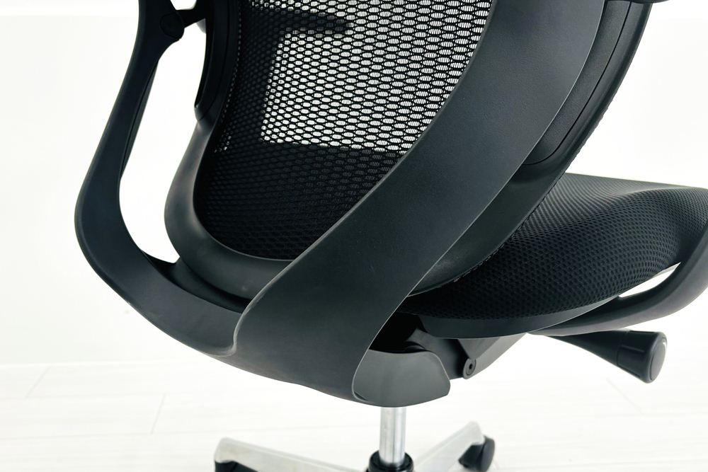 オカムラ シルフィーチェア 中古 ハイバック 固定肘 OKAMURA Sylphy 中古オフィス家具 ブラックの画像