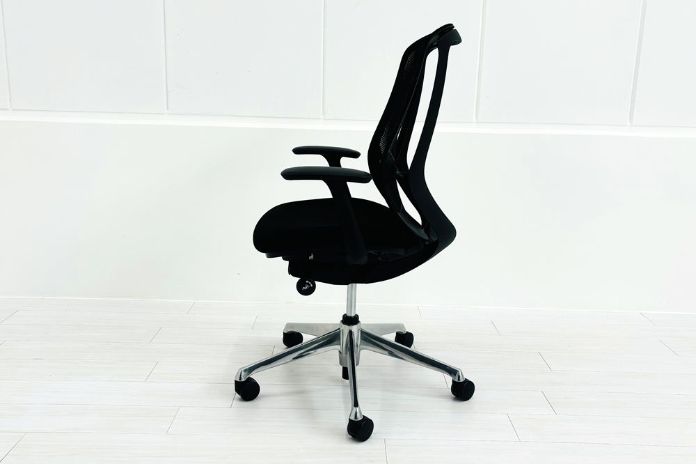 オカムラ シルフィーチェア 中古 ハイバック 固定肘 OKAMURA Sylphy 中古オフィス家具 ブラックの画像