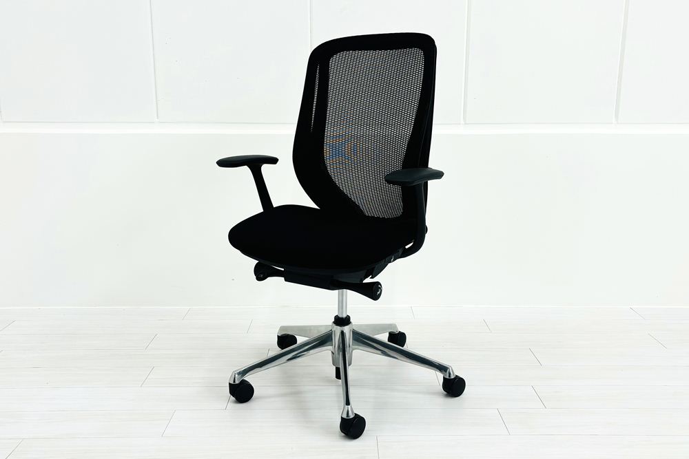 オカムラ シルフィーチェア 中古 ハイバック 固定肘 OKAMURA Sylphy 中古オフィス家具 ブラックの画像