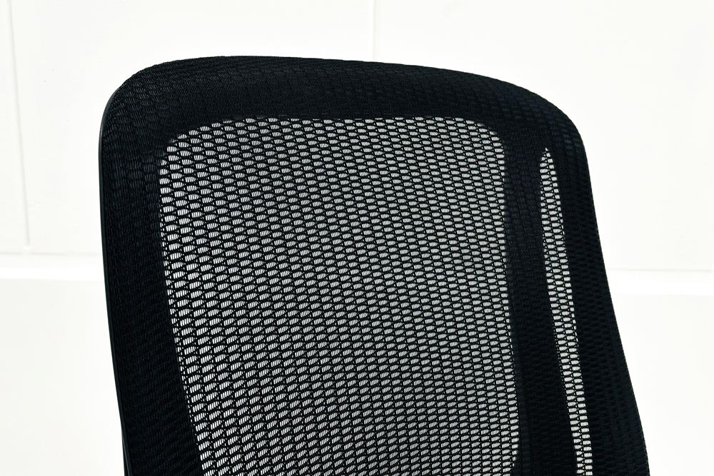 オカムラ シルフィーチェア 中古 ハイバック 固定肘 OKAMURA Sylphy 中古オフィス家具 ブラックの画像