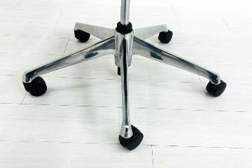 オカムラ シルフィーチェア 中古 ハイバック 固定肘 OKAMURA Sylphy 中古オフィス家具 ブラックの画像