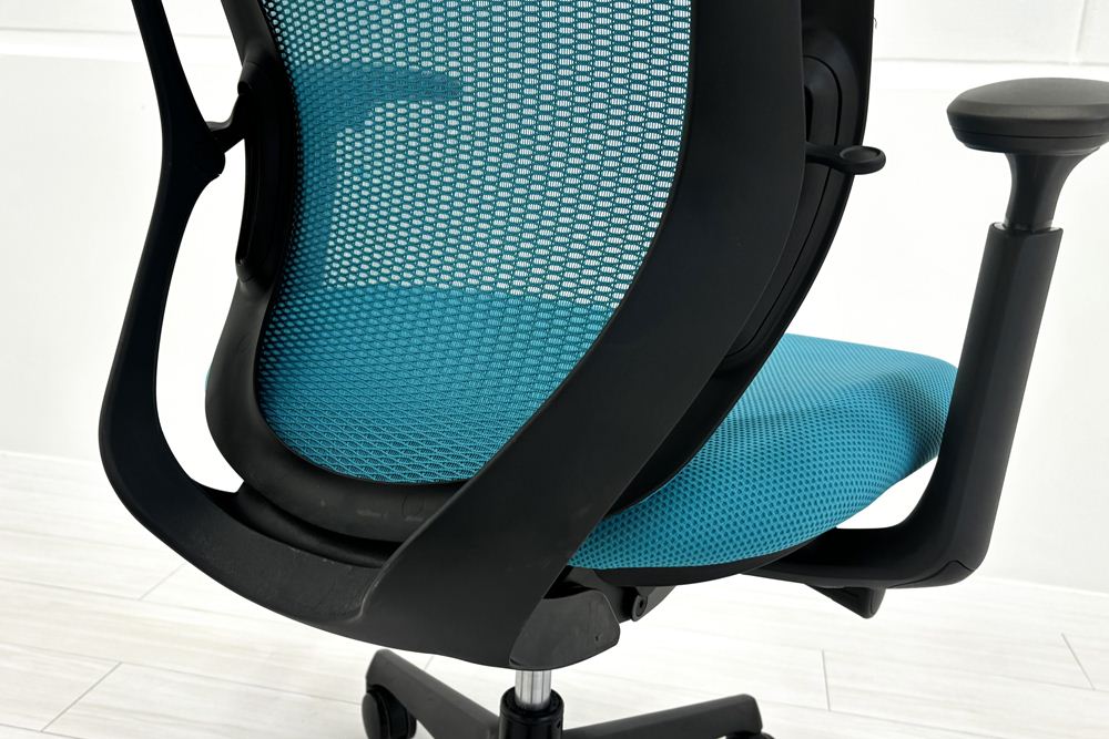 オカムラ シルフィーチェア 中古 ハイバック 可動肘 ハンガー付き OKAMURA Sylphy 中古オフィス家具 ブルーグリーンの画像