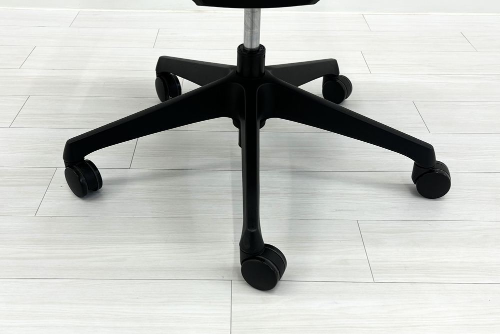 オカムラ シルフィーチェア 中古 ハイバック 可動肘 ハンガー付き OKAMURA Sylphy 中古オフィス家具 ブルーグリーンの画像