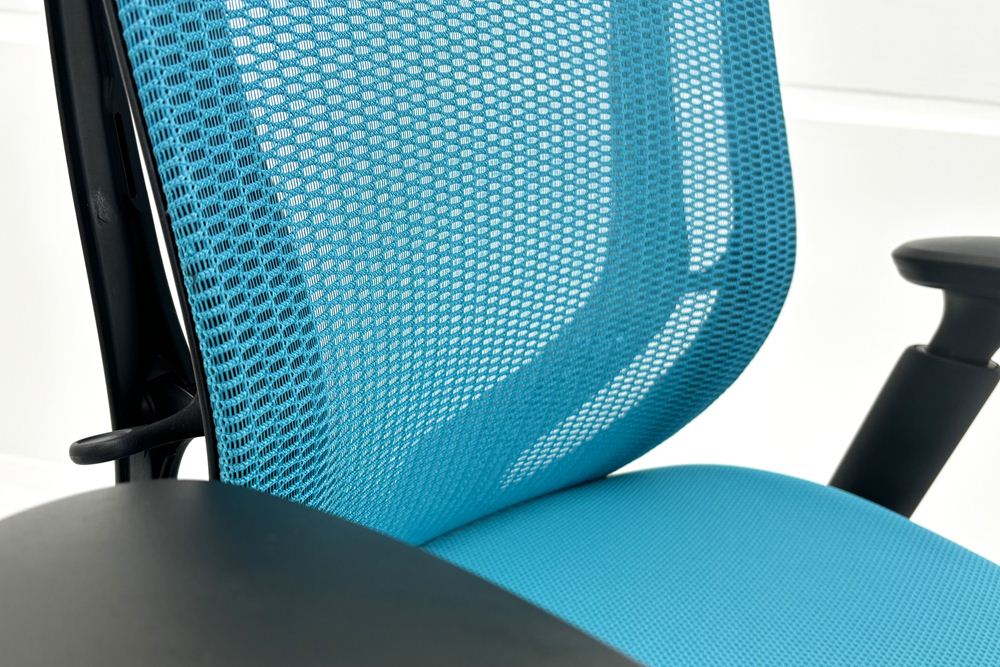 オカムラ シルフィーチェア 中古 ハイバック 可動肘 ハンガー付き OKAMURA Sylphy 中古オフィス家具 ブルーグリーンの画像