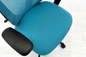 オカムラ シルフィーチェア 中古 ハイバック 可動肘 ハンガー付き OKAMURA Sylphy 中古オフィス家具 ブルーグリーンの画像