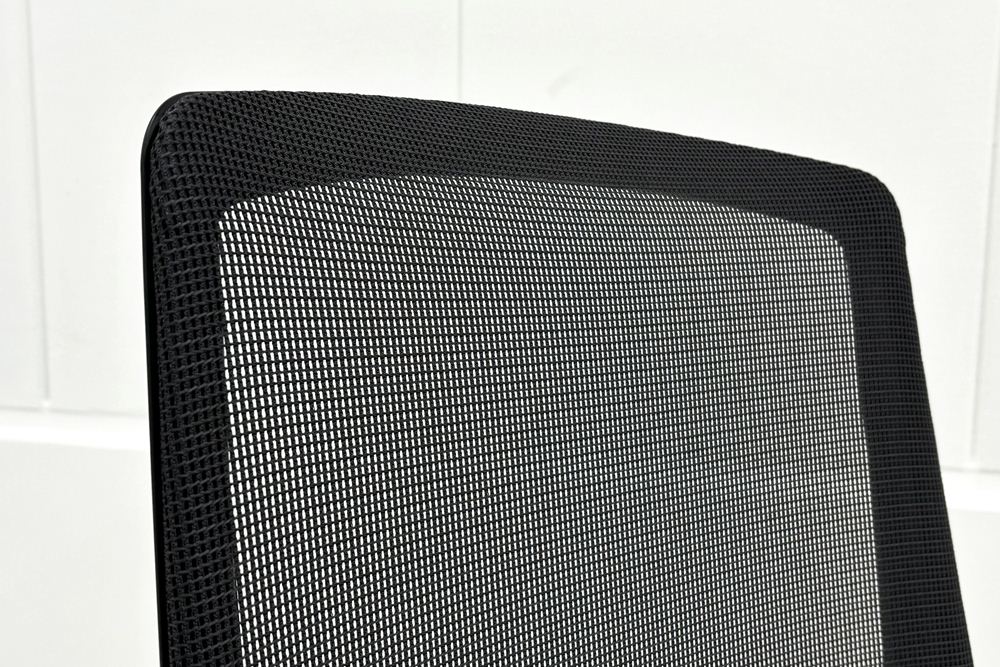 オカムラ フィノラチェア 中古 2025年製 Finora メッシュ 中古オフィス家具 可動肘 C787MR F1H2 ミディアムグレーの画像