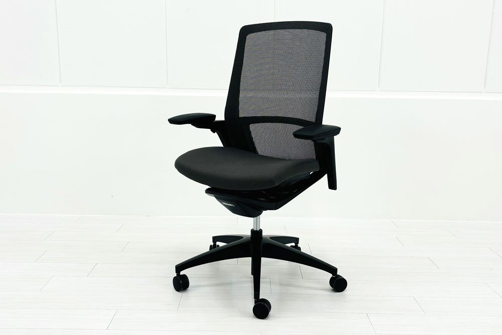 オカムラ フィノラチェア 中古 2025年製 Finora メッシュ 中古オフィス家具 可動肘 C787MR F1H2 ミディアムグレーの画像