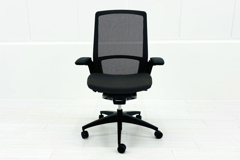 オカムラ フィノラチェア 中古 2025年製 Finora メッシュ 中古オフィス家具 可動肘 C787MR F1H2 ミディアムグレーの画像