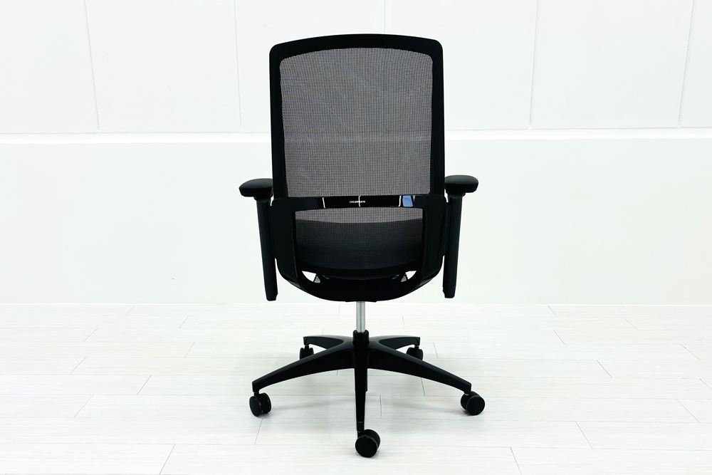 オカムラ フィノラチェア 中古 2025年製 Finora メッシュ 中古オフィス家具 可動肘 C787MR F1H2 ミディアムグレーの画像