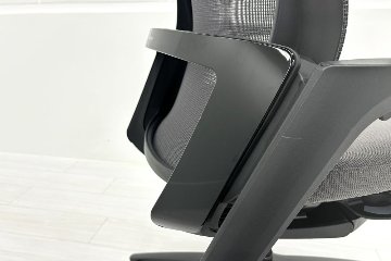オカムラ フィノラチェア 中古 2025年製 Finora メッシュ 中古オフィス家具 可動肘 C787MR F1H2 ミディアムグレーの画像