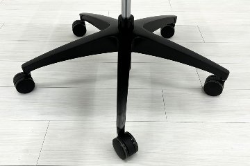 オカムラ フィノラチェア 中古 2025年製 Finora メッシュ 中古オフィス家具 可動肘 C787MR F1H2 ミディアムグレーの画像