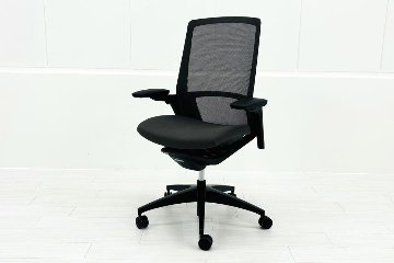 オカムラ フィノラチェア 中古 2025年製 Finora メッシュ 中古オフィス家具 可動肘 C787MR F1H2 ミディアムグレーの画像