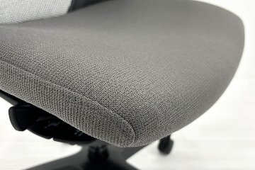 オカムラ フィノラチェア 中古 2025年製 Finora メッシュ 中古オフィス家具 可動肘 C787MR F1H2 ミディアムグレーの画像