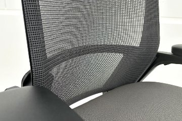 オカムラ フィノラチェア 中古 2025年製 Finora メッシュ 中古オフィス家具 可動肘 C787MR F1H2 ミディアムグレーの画像