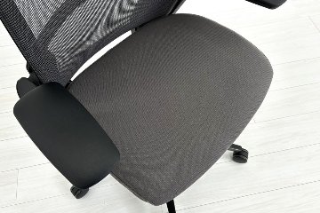 オカムラ フィノラチェア 中古 2024年製 Finora メッシュ 中古オフィス家具 可動肘 C787MR F1H2 ミディアムグレーの画像