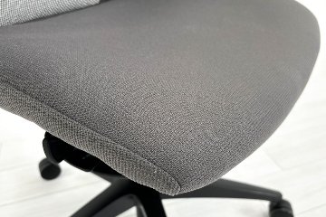 オカムラ フィノラチェア 中古 2024年製 Finora メッシュ 中古オフィス家具 可動肘 C787MR F1H2 ミディアムグレーの画像