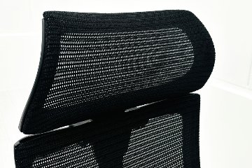 バロンチェア 中古 2015年製 オカムラ エクストラハイバック メッシュ 可動肘 高機能チェア 中古オフィス家具 可動ヘッドレスト ブラックの画像