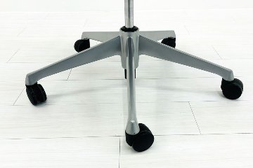 バロンチェア 中古 2015年製 オカムラ エクストラハイバック メッシュ 可動肘 高機能チェア 中古オフィス家具 可動ヘッドレスト ブラックの画像