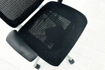 バロンチェア 中古 2015年製 オカムラ エクストラハイバック メッシュ 可動肘 高機能チェア 中古オフィス家具 可動ヘッドレスト ブラックの画像