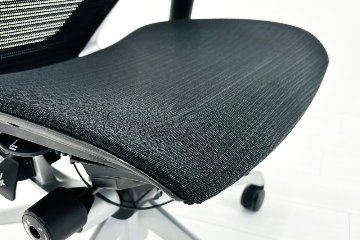 バロンチェア 中古 2015年製 オカムラ エクストラハイバック メッシュ 可動肘 高機能チェア 中古オフィス家具 可動ヘッドレスト ブラックの画像