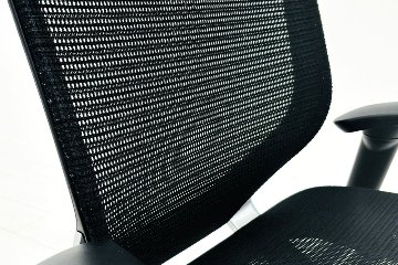 バロンチェア 中古 2015年製 オカムラ エクストラハイバック メッシュ 可動肘 高機能チェア 中古オフィス家具 可動ヘッドレスト ブラックの画像