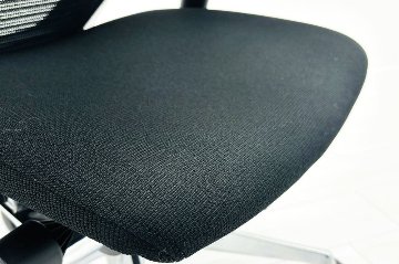 バロンチェア 中古 オカムラ エクストラハイバック 座クッション 可動肘 高機能チェア 中古オフィス家具 可動ヘッドレスト ブラックの画像
