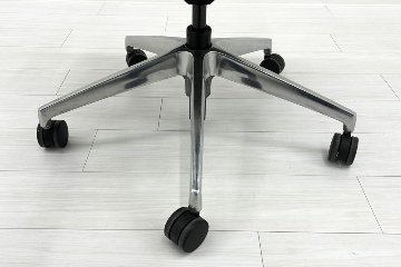 イトーキ Sequa(セクア)シリーズ 2018年製 中古 エクストラハイバック 事務椅子 ITOKI 中古オフィス家具 ブラックの画像