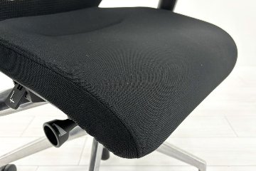 イトーキ Sequa(セクア)シリーズ 2018年製 中古 エクストラハイバック 事務椅子 ITOKI 中古オフィス家具 ブラックの画像