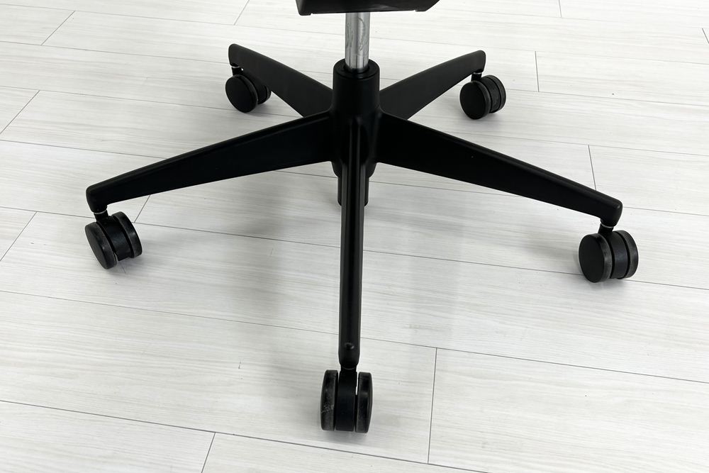 コクヨ ウィザードチェア 中古 KOKUYO Wizard クッション 固定肘 中古事務椅子 中古オフィス家具 ハンガー付 CRS-G1800 ブルーの画像