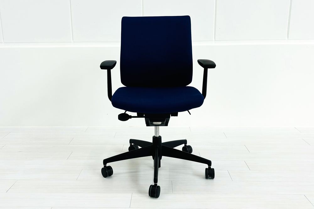 コクヨ ウィザードチェア 中古 KOKUYO Wizard クッション 固定肘 中古事務椅子 中古オフィス家具 ハンガー付 CRS-G1800 ブルーの画像
