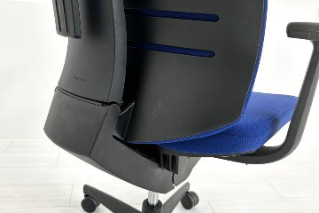 コクヨ ウィザードチェア 中古 KOKUYO Wizard クッション 固定肘 中古事務椅子 中古オフィス家具 ハンガー付 CRS-G1800 ブルーの画像