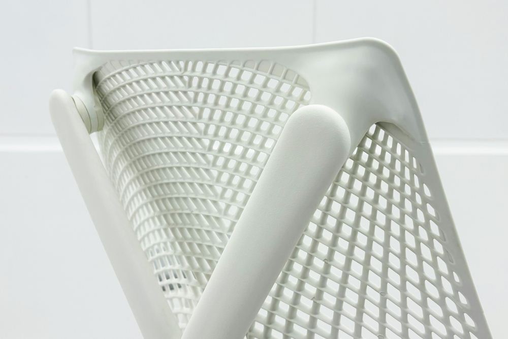 【展示品】 ハーマンミラー セイルチェア ミドルバック 中古 Herman Miller SAYL Chair 中古オフィス家具 フルアジャスタブルアーム 可動肘 グレーの画像