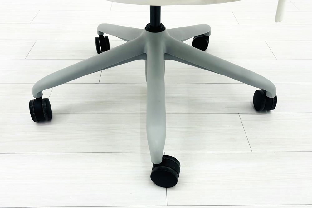 【展示品】 ハーマンミラー セイルチェア ミドルバック 中古 Herman Miller SAYL Chair 中古オフィス家具 フルアジャスタブルアーム 可動肘 グレーの画像