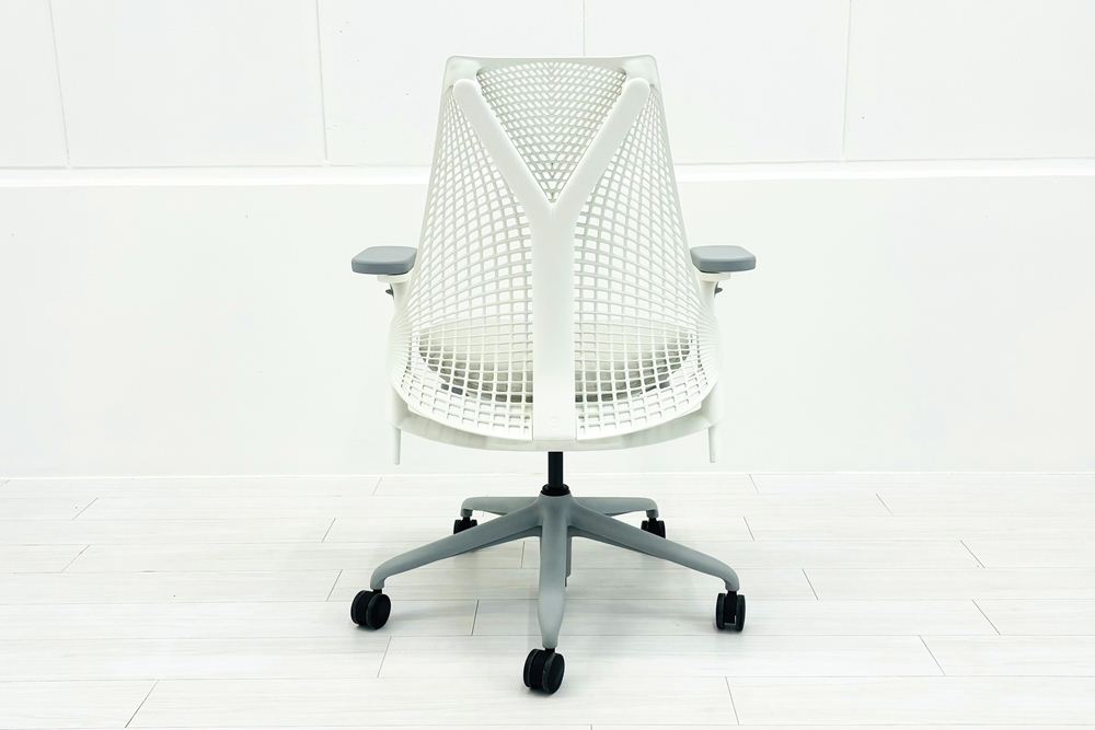 【展示品】 ハーマンミラー セイルチェア ミドルバック 中古 Herman Miller SAYL Chair 中古オフィス家具 フルアジャスタブルアーム 可動肘 グレーの画像