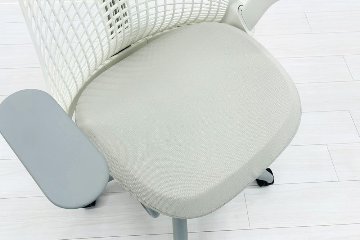 【展示品】 ハーマンミラー セイルチェア ミドルバック 中古 Herman Miller SAYL Chair 中古オフィス家具 フルアジャスタブルアーム 可動肘 グレーの画像