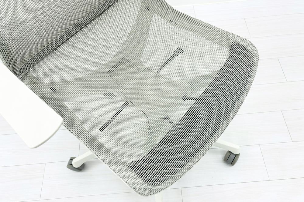 オカムラ CYNARA(シナーラ)シリーズ 中古 2022年製 メッシュチェア 中古オフィス家具 CD77LE-F2X2 ホワイトの画像