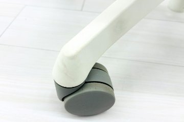 オカムラ CYNARA(シナーラ)シリーズ 中古 2022年製 メッシュチェア 中古オフィス家具 CD77LE-F2X2 ホワイトの画像