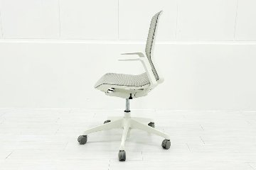 オカムラ CYNARA(シナーラ)シリーズ 中古 2022年製 メッシュチェア 中古オフィス家具 CD77LE-F2X2 ホワイトの画像