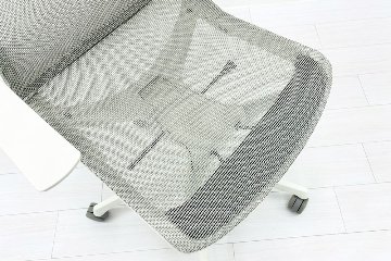 オカムラ CYNARA(シナーラ)シリーズ 中古 2022年製 メッシュチェア 中古オフィス家具 CD77LE-F2X2 ホワイトの画像