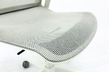 オカムラ CYNARA(シナーラ)シリーズ 中古 2022年製 メッシュチェア 中古オフィス家具 CD77LE-F2X2 ホワイトの画像