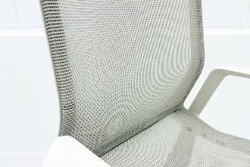 オカムラ CYNARA(シナーラ)シリーズ 中古 2022年製 メッシュチェア 中古オフィス家具 CD77LE-F2X2 ホワイトの画像