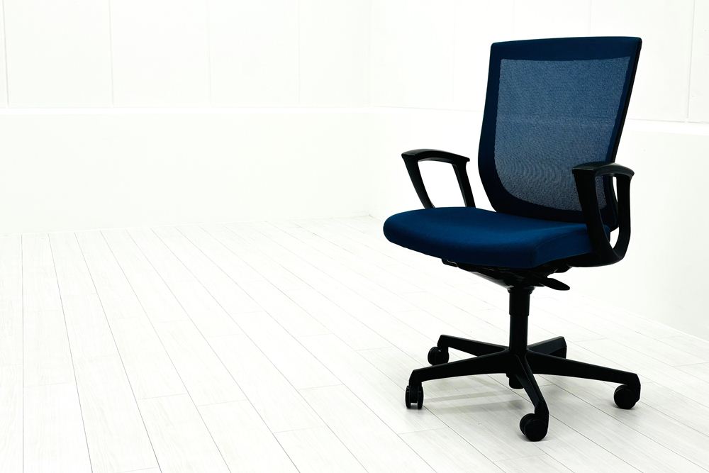 エスクードチェア オカムラ 中古 ESCUDO(エスクード)シリーズ 中古オフィス家具 OKAMURA 固定肘 ハイバック ターコイズブルーの画像